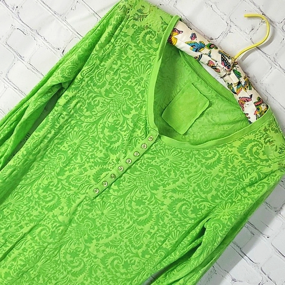Ariat Long Sleeve Neon Green Paisley Sheer Plunge Button Top Shirt Womens Size M - Picture 6 of 15
